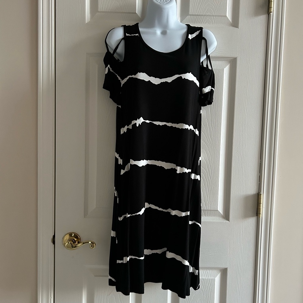 Elegant Black and White Tie-Dye Cold Shoulder Mini Dress